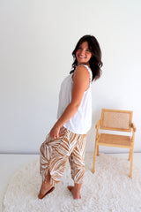 Whitehaven 3/4 Elastic Pant In Paradise Palm in Latte