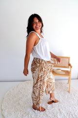 Whitehaven 3/4 Elastic Pant In Paradise Palm in Latte
