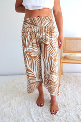 Whitehaven 3/4 Elastic Pant In Paradise Palm in Latte