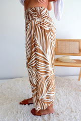 Whitehaven 3/4 Elastic Pant In Paradise Palm in Latte