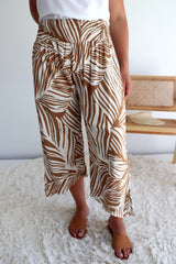 Whitehaven 3/4 Elastic Pant In Paradise Palm in Latte