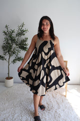 Short Swing Dress In Cobble Stone Choc/Black