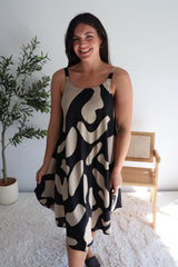 Short Swing Dress In Cobble Stone Choc/Black