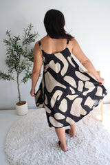 Short Swing Dress In Cobble Stone Choc/Black