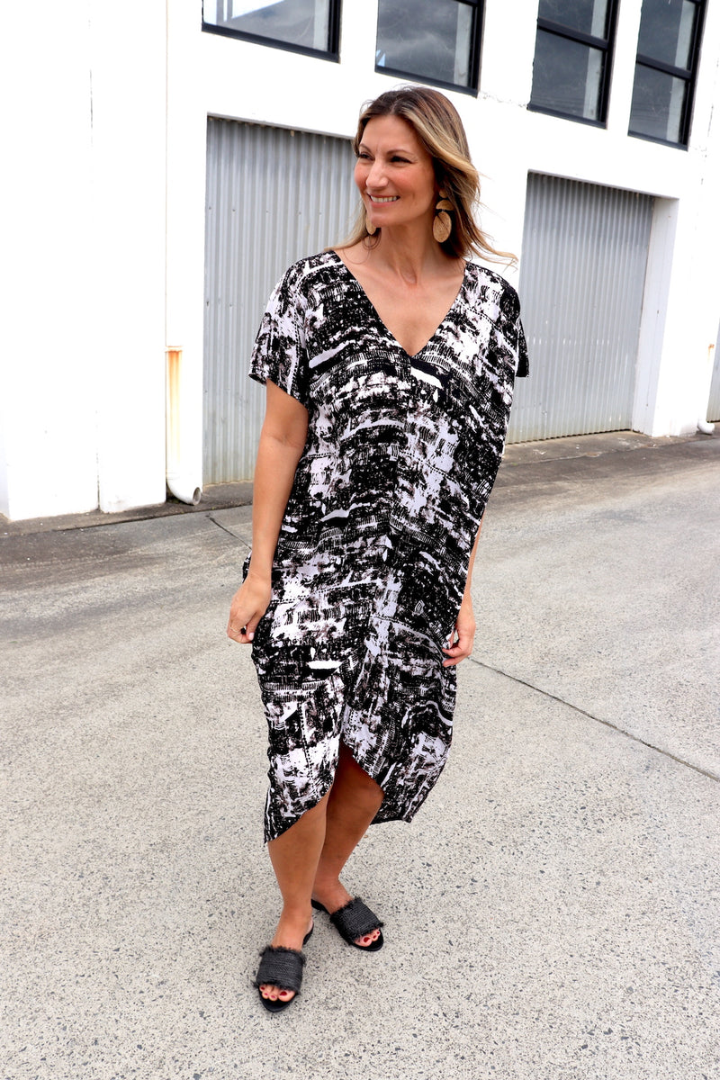 Island Holiday High Low Dress In Black Marble