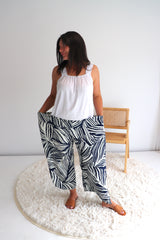 Whitehaven 3/4 Elastic Pant In Paradise Palm Navy