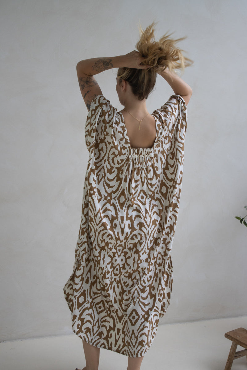 Lux Muu Muu in Artifact Caramel