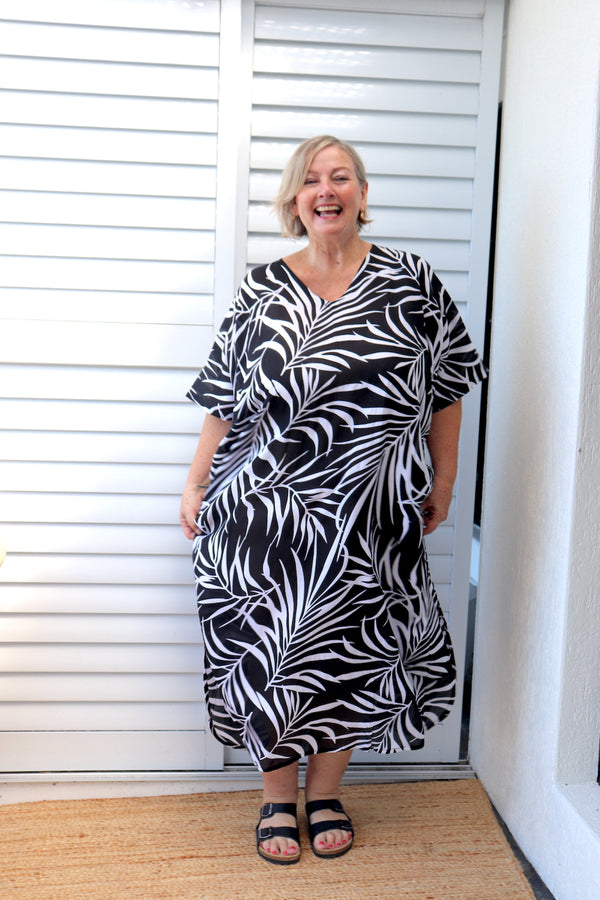 Long Kaftan In Black Vine