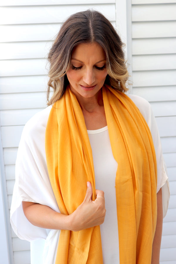 Lightweight scarf in Yellow