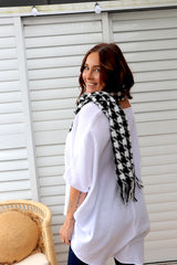 Houndstooth Scarf in Black