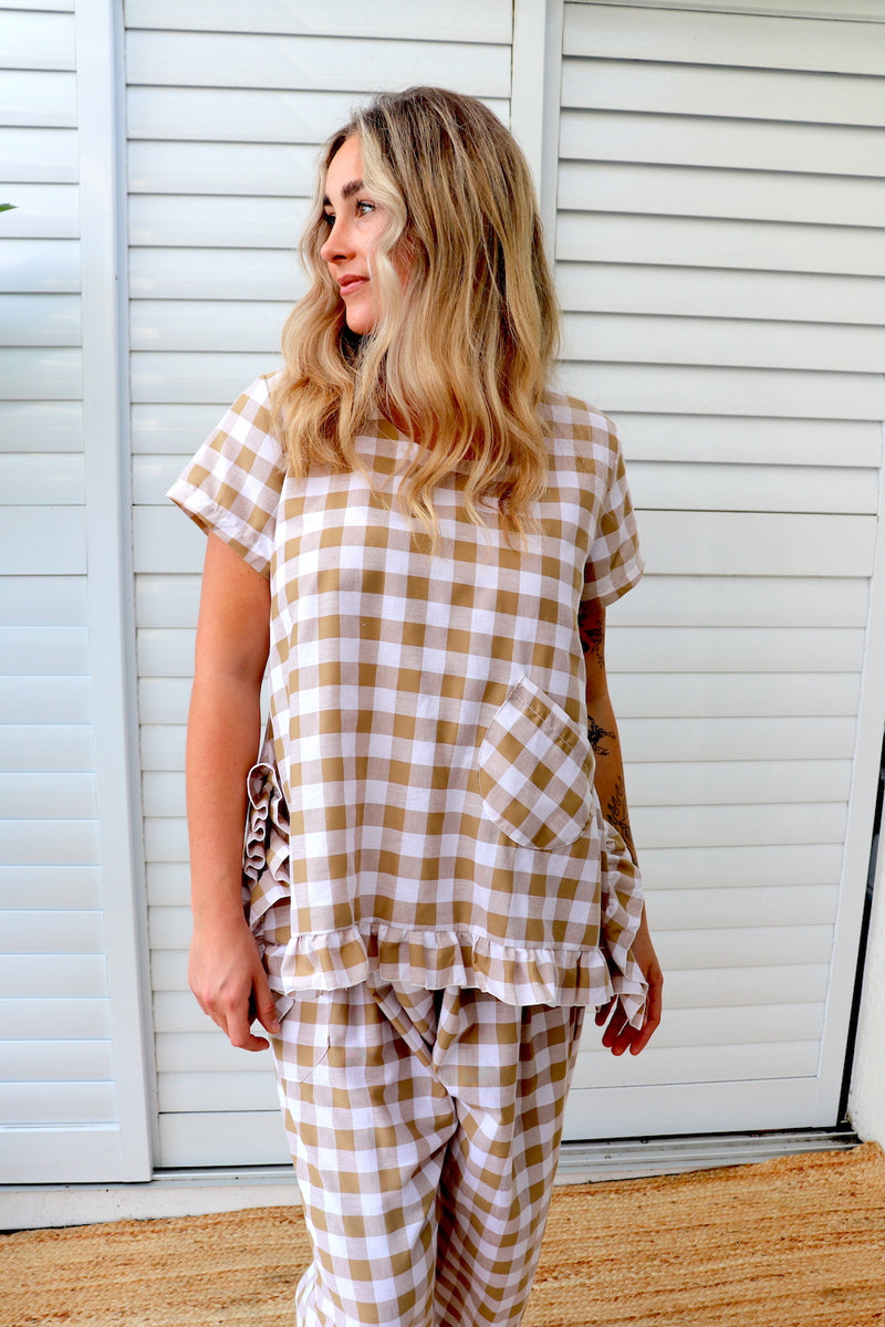 Amalfi Short Sleeve Top In Cotton Gingham Latte