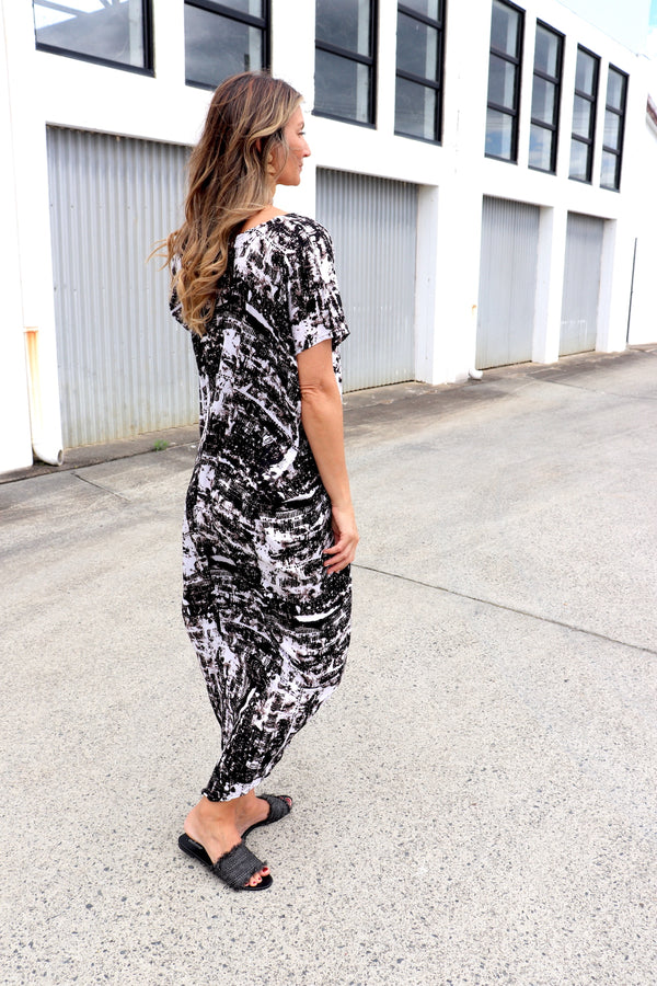 Island Holiday High Low Dress In Black Marble