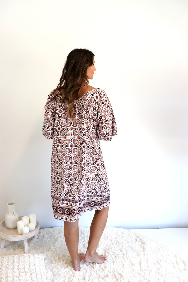 Getaway Short Sleeve Short Dress In Mosaic Earth