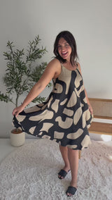Short Swing Dress In Cobble Stone Choc/Black