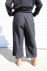 Elastic Cotton 3/4 Pant In Black