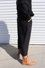 Elastic Cotton 3/4 Pant In Black