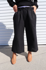 Elastic Cotton 3/4 Pant In Black
