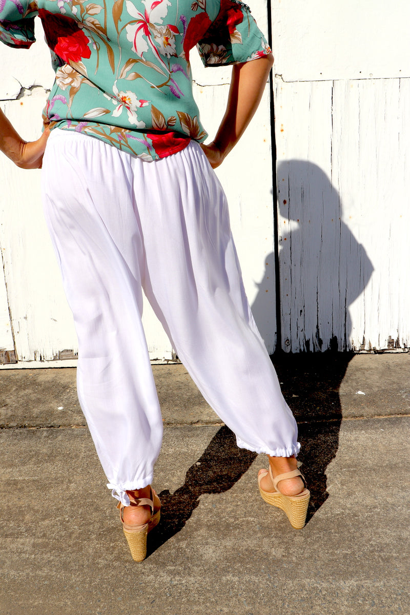 3/4 Elastic Holiday Pant In Rayon White