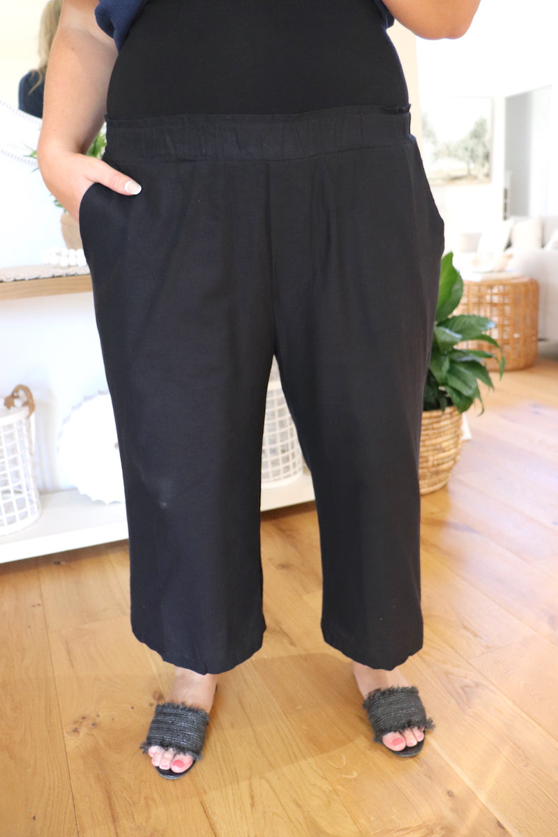 Elastic Cotton 3/4 Pant In Black