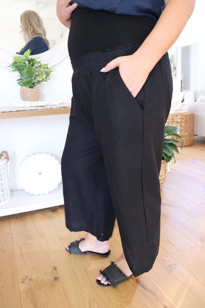 Elastic Cotton 3/4 Pant In Black