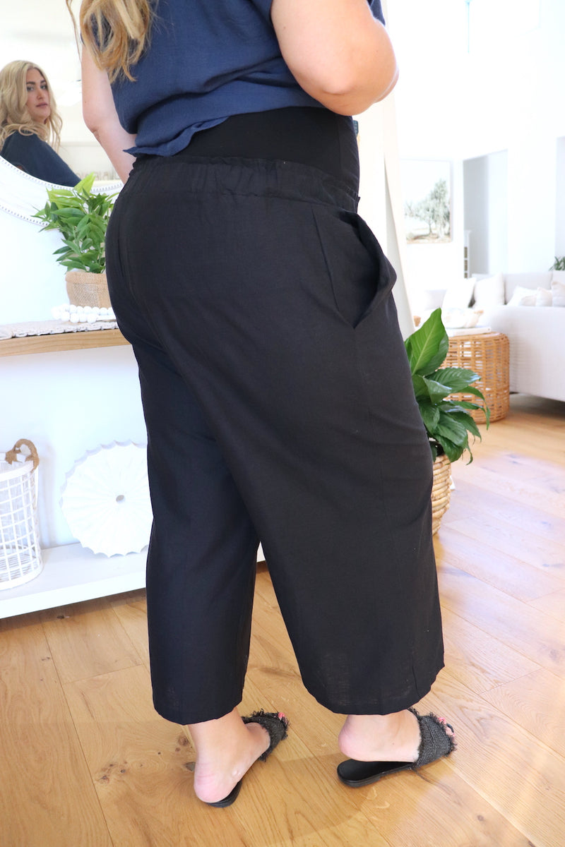 Elastic Cotton 3/4 Pant In Black