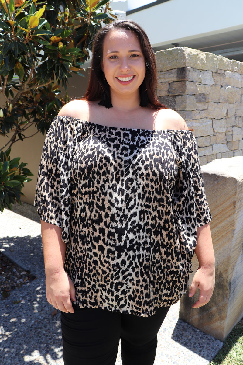 Wing On Or Off the Shoulders Top In Leopard