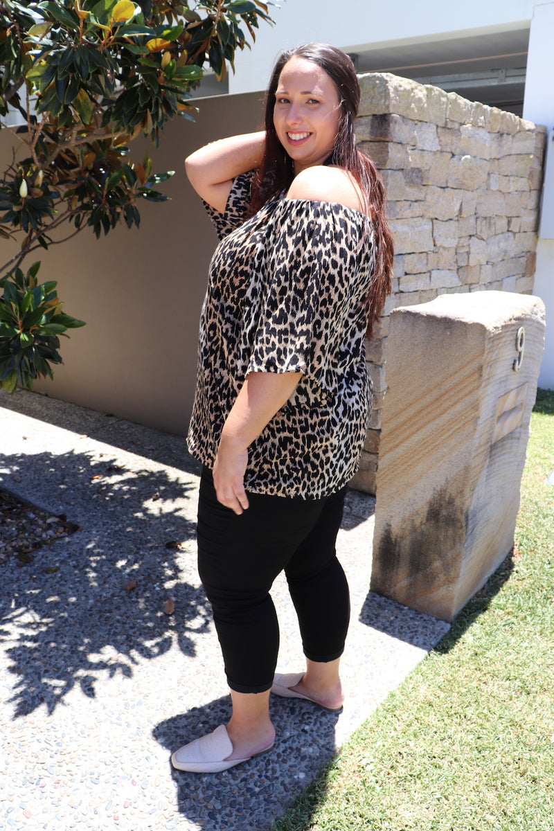 Wing On Or Off the Shoulders Top In Leopard