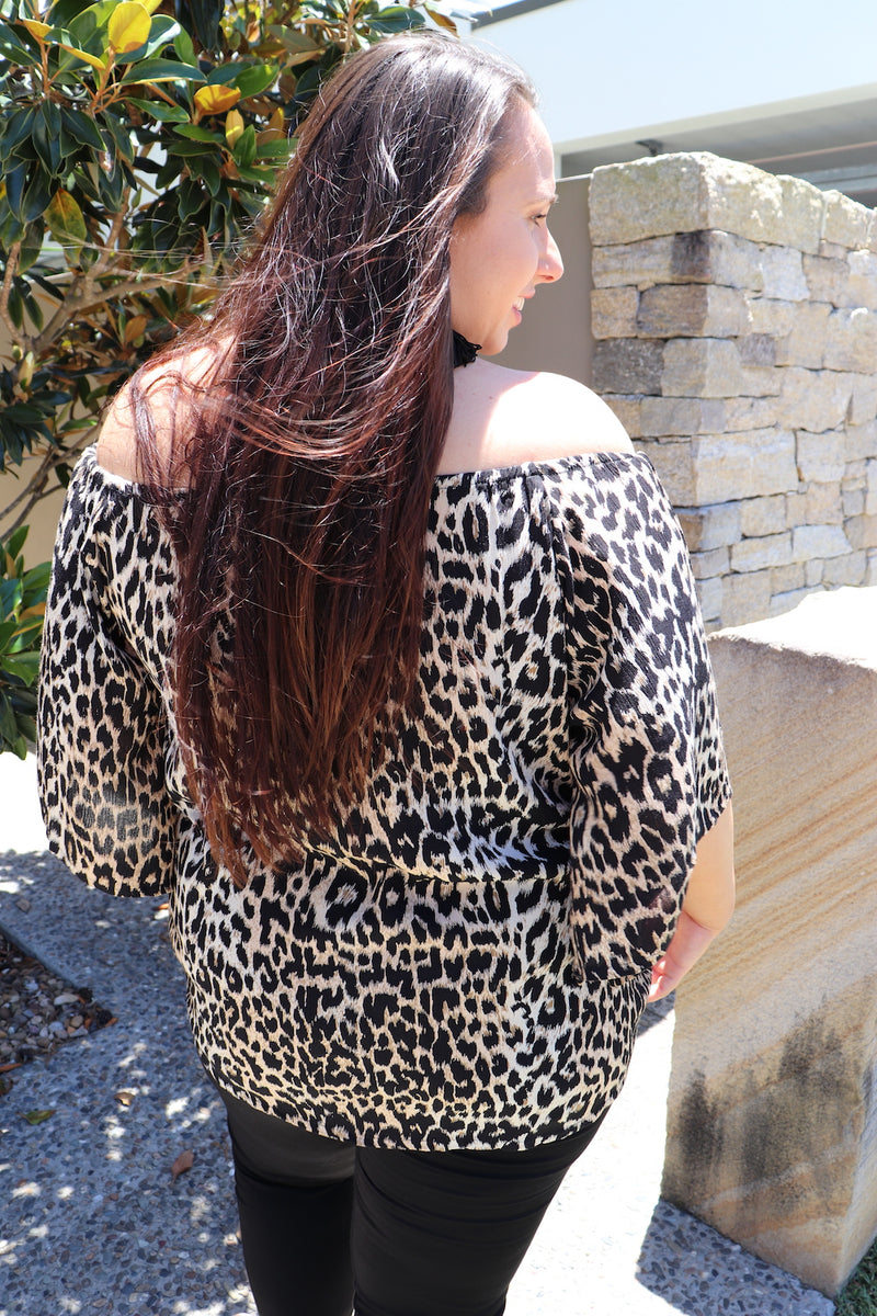 Wing On Or Off the Shoulders Top In Leopard